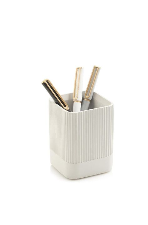 Aesthetic Pen Holder For Your Desk - The Perfect Modern Concrete Pencil Holder Easily Organizes All Pens and Desk Accessories - A Cute Natural Design And Must Have Pen Cup For Your Office Decor Aesthetic Pen Holder, Desk Pencil Holder, Thrift List, Pencil Cup Holder, Elegant Pens, Skin Care Basics, Pen Pot, Room Items, Functional Desk