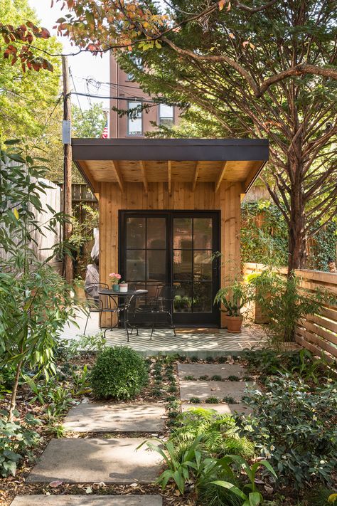 New York Townhouse, Studio Shed, Backyard Studio, Backyard Office, Backyard Sheds, Outdoor Office, She Sheds, Shed Design, Small Houses