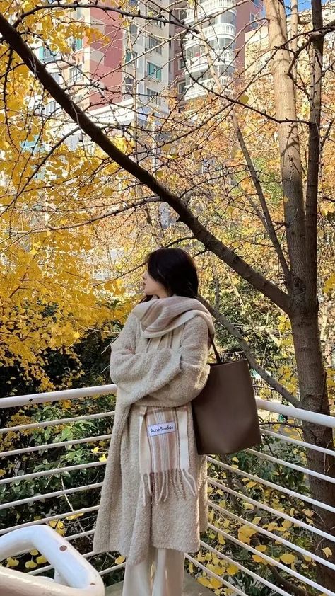 Cute Dp, Korean Winter, 사진 촬영 포즈, Makeup Mistakes, Cold Outfits, Classy Casual Outfits, Instagram Pose, Winter Fits, Modest Fashion Outfits