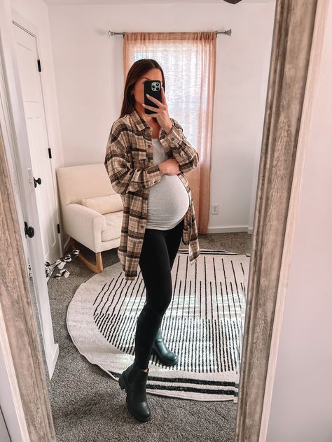 9 Months Pregnant Outfits, Pregnant Outfits Winter, Pregnancy Outfits Casual, Wander Outfit, 9 Months Pregnant, Maternity Picture Outfits, Prego Outfits, Pregnant Outfits, Fall Maternity Outfits