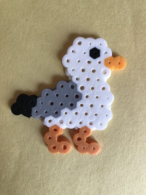 Seagull Perler Bead Patterns Star Board, Melty Bead Animals, Bee Pearler Beads, Bead Art Ideas Easy, Golf Perler Beads, Ironing Beads Ideas Easy, Pearl Bead Art Ideas, Melty Beads Ideas Cute, Perler Bead Art Disney