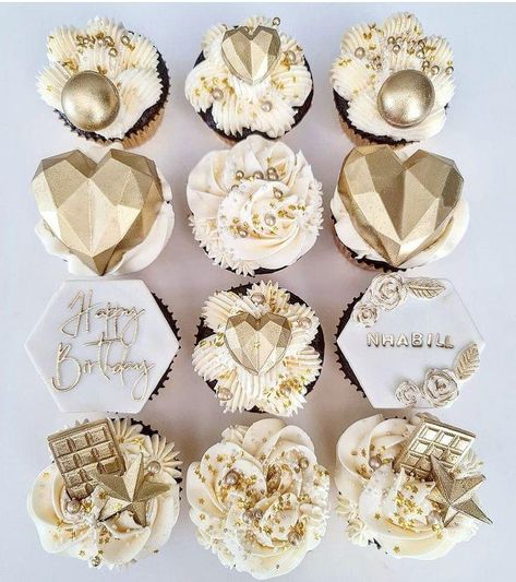 Pretty Cupcakes Designs, Lotus Cake, New Year's Cupcakes, Mothers Days, Dessert Box, Gold Cupcakes, Fancy Cupcakes, Pink Food, Pretty Cupcakes