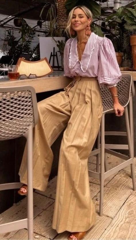 Classic Summer Outfits, Office Outfit Ideas, Adidas Gazelle Bold, Happily Grey, Summer Office Outfits, Gazelle Bold, Jean Short Outfits, Summer Office, Moda Chic