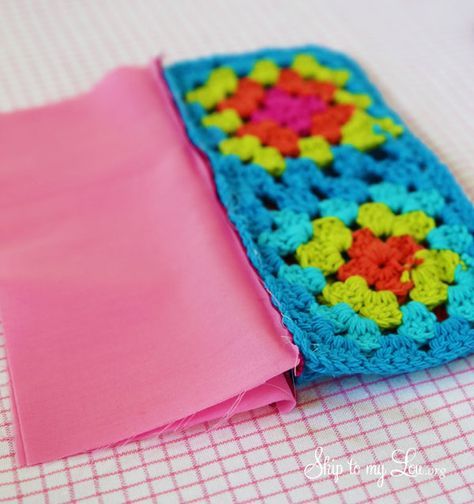 Zippered Pouch Tutorial, Square Pencil Case, Knitting Nancy, Crochet Bag Granny Square, Crochet Bag Granny, Crochet Pencil Case, Sac Granny Square, Crochet Granny Square Tutorial, Free Crochet Bag