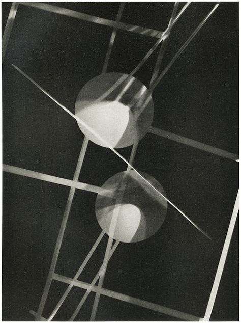 Visual Loft: Hommage to László Moholy-Nagy Photographer Room, Laszlo Moholy Nagy, Moholy Nagy, Popular Photography, Experimental Photography, Wassily Kandinsky, Abstract Photography, History Design, Light And Shadow