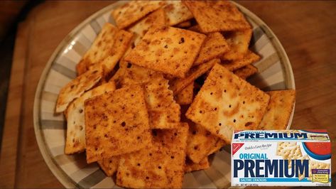 Homemade Cajun Fire Crackers Recipe Cajun Crackers Recipe, Cajun Crackers, Spicy Saltine Crackers, Fire Crackers Recipe, Firecracker Crackers, Saltine Cracker Recipes, Spicy Crackers, Ranch Crackers, Seasoned Crackers