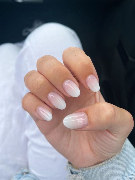 Oval Nails French, French Ombré Nails, Nails Hailey Bieber, Ombre Chrome Nails, Rounded Acrylic Nails, Oval Acrylic Nails, Hailey Bieber Nails, Bieber Nails, Short Oval Nails