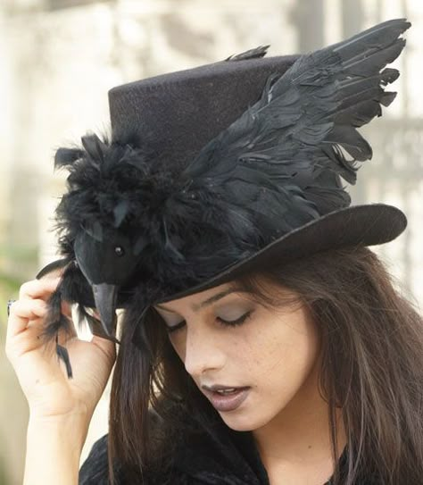 Raven top hat Carnaval Make-up, Raven Costume, Witches Hats, Mode Steampunk, Bird Costume, Chasing Fireflies, Black Top Hat, Steampunk Hat, Halloween Hats