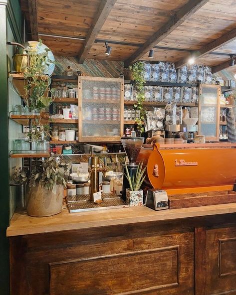 80s Coffee Shop, Coffee Shop Bar Counter, Charleston Coffee Shops, Beautiful Coffee Shops, Italian Coffee Shop, Cabin Coffee, Vintage Coffee Shops, Modern Coffee Shop, Library Cafe