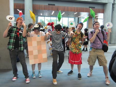 The Sims cosplay haha this is great! potential Comic Con costume?! Sims Cosplay, Sims Halloween Costume, Sims Costume, Sims Funny, Comic Con Costumes, Last Minute Halloween Costumes, Group Costumes, Group Halloween Costumes, Fantasias Halloween