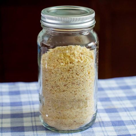 How to make dried bread crumbs for everything from meatloaf to our fantastic homemade Shake and Bake recipe! Homemade Shake And Bake, Bread Crumbs Recipe, Shake And Bake, Bake Easy, Rock Recipes, Shake N Bake, Homemade Italian, Meal Suggestions, Ninja Foodi