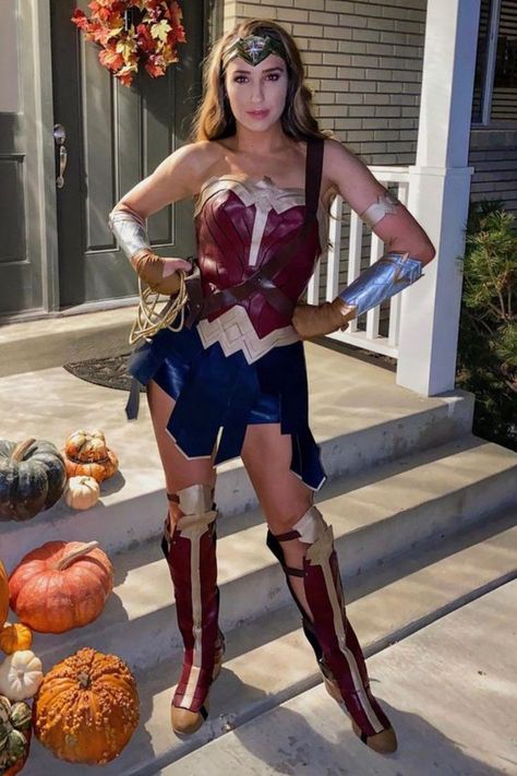 This is the hottest Wonder Woman costume ever!! I am totally ordering the Wonder Woman costume set linked in this post. I can't wait for Halloween! Wonder Woman Costumes, Wonder Woman Costume Diy, Wonder Woman Halloween Costume, Wonder Woman Outfit, Woman Costumes, Halloween Costumes To Make, Amazing Halloween Costumes, Diy Costumes Women, Wonder Woman Cosplay