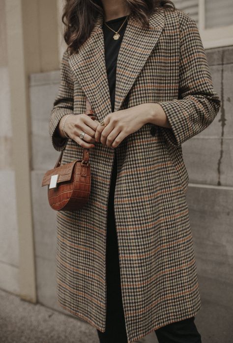 Checkered Coat- Fall Uniform Checkered Outfit Ideas, Check Coat Outfit, Plaid Trench Coat Outfit, Checked Coat Outfit, Checkered Wool Coat, Plaid Coat Outfit, Checkered Outfit, Checkered Coat, Plaid Trench Coat