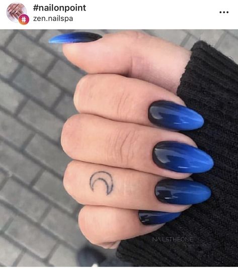 Midnight Blue Ombré Black And Blue Nails, Black Ombre Nails, Tato Minimal, Blue Ombre Nails, Witchy Nails, Gothic Nails, Blue Acrylic Nails, Goth Nails, Ombre Nail Designs