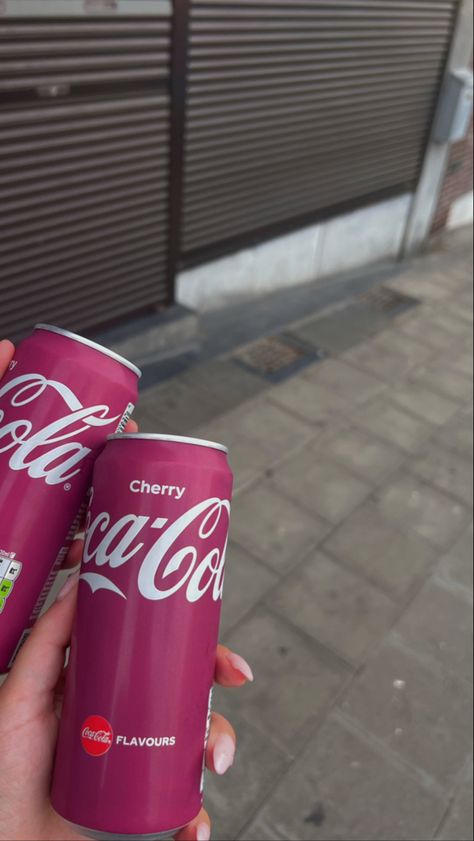 Coca Cherry, Coca Cola Cherry, Homemade Recipe Books, Coke Cola, Cherry Cola, Cherry Flavor, Starbucks Drinks, Food Cravings, Cherry Red