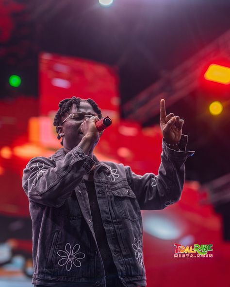 Este Setekla Livingstone aka @stonebwoy on @tidalravefestival stage ✨ 📸 @mista.koin . . . #mistakoin #tidalravefestival #tidal #tidalwave #stonebwoy #stonebwoyb #stonebwoynews #ghana #ghana🇬🇭 #musician #like #likesforlike #instagood #instalike #instagram Livingstone, Wallpaper Abstract, Android Wallpaper, Ghana, Musician, Quick Saves, Instagram