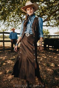 Wild West Outfits, Doing Your Best, Collar Tips, Column Skirt, Western Aesthetic, Cashmere Accessories, Western Chic, James Dean, Iconic Photos