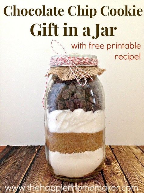 This is one of the best chocolate chip cookie recipes I've tried and I love making cookie mix in a jar to give as gifts over the Christmas holidays! Easy inexpensive gift idea! Cookie Mix In A Jar, Mix In A Jar, Mason Jar Cookies, Chocolate Chip Cookie Mix, Best Chocolate Chip Cookies Recipe, Easy Chocolate Chip Cookies, Cookie Gift, Mason Jar Meals, Choc Chip Cookies