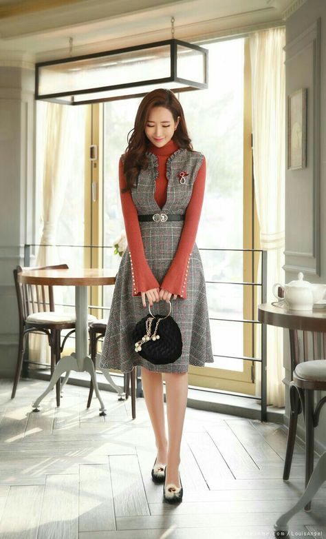 Casual Formal Dresses, Office Outfits Women, Traje Casual, Korean Fashion Women, Classy Work Outfits, Flared Dress, Office Outfits, Elegant Outfit, Asian Fashion