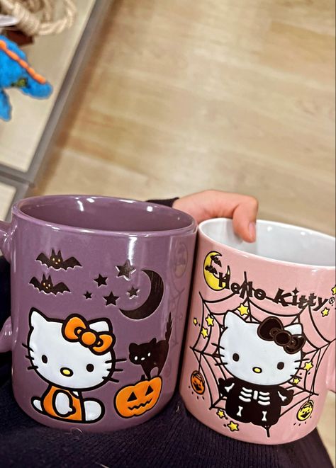 Hello Kitty Spooky Basket, Cute Spooky Aesthetic, Sanrio Things, Halloween Hello Kitty, Fall Mood Board, Adornos Halloween, Hello Kitty Accessories, Hello Kitty Halloween, Keramik Design