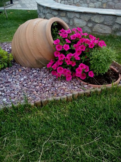 Outdoor Trellis, Front Yard Garden Design, Rock Garden Landscaping, Diy Backyard Landscaping, Home Garden Design, Garden Landscape Design, Garden Yard Ideas, Front Yard Garden, Small Garden Design