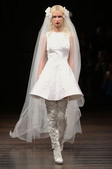 Naeem Khan's short wedding dress gives us some retro feels in one of the the best short wedding dresses from Fall Bridal Week -- keep it short and sweet! Short Bridal Gown, Second Wedding Dresses, Naeem Khan, Bridal Fashion Week, Fall Wedding Dresses, Long Wedding Dresses, Wedding Dress Shopping, Short Wedding Dress, Bridal Wedding Dresses