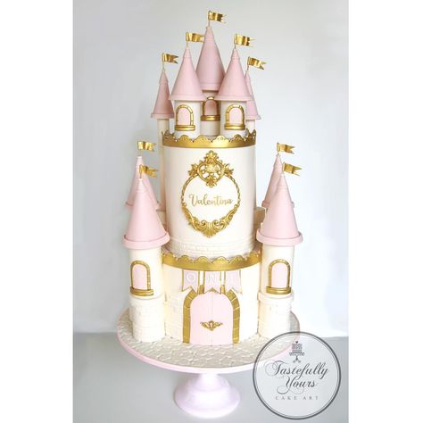 Fairy Castle Cake, Disney Princess Theme Birthday Party, Fairytale Baby Shower, Castle Birthday Cakes, Princess Birthday Party Decorations, 1st Birthday Girl Decorations, Princess Theme Birthday, Princess Theme Birthday Party, Fantasy Cake