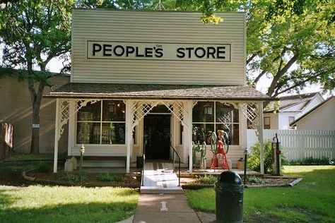 Harold Warp's Pioneer Village – Minden, Nebraska  - Atlas Obscura Pioneer Town, Farmhouse Inn, Pioneer Village, Vintage Village, I Need A Vacation, Traveling Ideas, Living Museum, Log House, Family Getaways