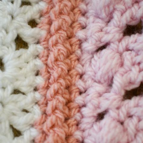 The Zig Zag Slip Stitch Join - Sunflower Cottage Crochet Join Crochet Squares, Connecting Granny Squares, Popular Crochet Patterns, Join Granny Squares, Joining Crochet Squares, Crochet Zig Zag, Sunflower Cottage, Cottage Crochet, Joining Granny Squares