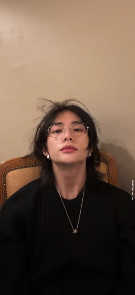 Hyunjin Bf Wallpaper, Skz In Cute Hyunjin, Barefaced Hyunjin, Stz Wallpapers, In Wallpaper Skz, Hyunjin Shirtless Pic, Skz Wallpaper Hyunjin, Stray Kids Wallpaper Hyunjin, Hyunjin Full Body Photo