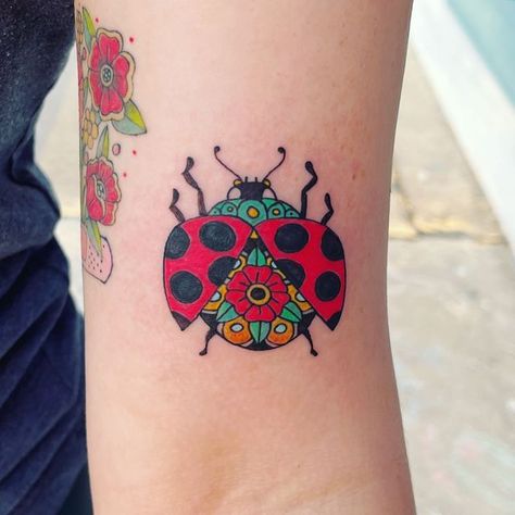 Ladybug Tattoo Traditional, Ladybird Tattoo, Nature Sleeve, Colorful Sleeve Tattoos, Traditional Tattoo Woman, Ladybug Tattoo, Baby Tattoo, Hippie Tattoo, Better Organization