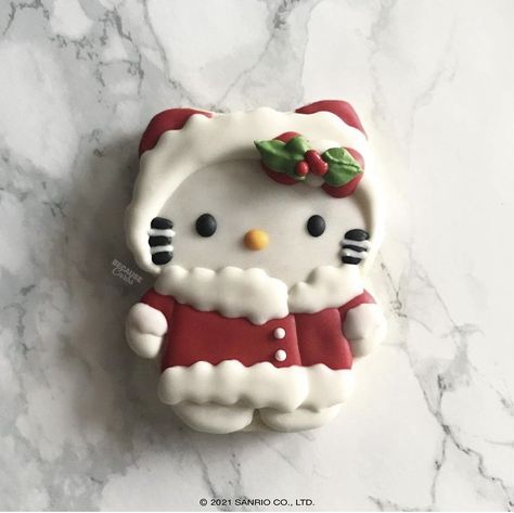 Baking Aesthetic Christmas, Hello Kitty Christmas Cookies, Cute Christmas Sugar Cookies, Christmas Bakery Ideas, Gingerbread Cookies Ideas, Hello Kitty Baking, Christmas Cookie Boxes, Hello Kitty Food, Hello Kitty Cookies