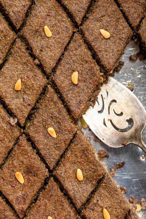 Baked Kibbeh Recipe, Kibbeh Recipe Lebanese, Lebanese Recipes Authentic, Lebanese Dinner, Baked Kibbeh, Kibbeh Recipe, Albanian Recipes, Middle East Food, Cracked Wheat