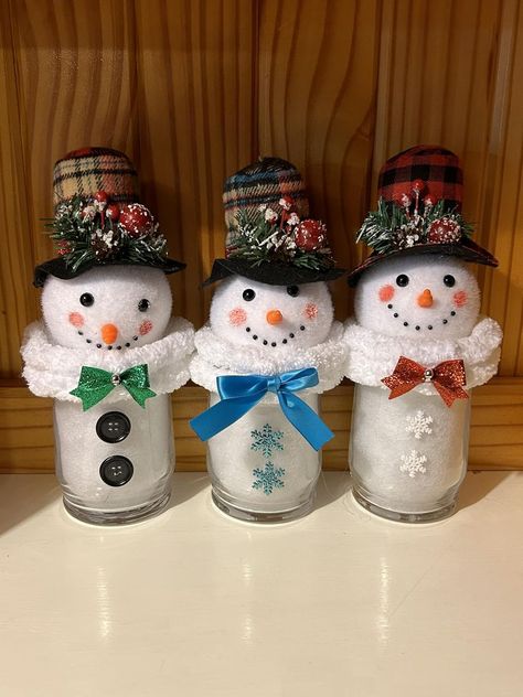 Kristy's Craft Room - Craft Sharing Group | Snowman designs. Ty Snowman Candy Jar Diy, Candy Jars Diy Dollar Tree, Candy Jars Ideas, Bowl Snowman, Oui Jars, Candy Jars Diy, Jar Snowman, Christmas Candle Crafts, Christmas Bottles