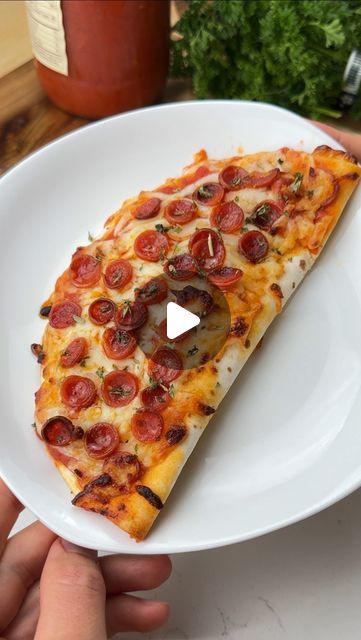 iRick Wiggins on Instagram: "Say “YUM” if you would eat this PizzaDilla 😋🍕🙌  How to make it:  Put pizza toppings on half of a low carb tortilla, fold it & repeat. Bake @ 400F for 10-20 mins and enjoy!" Tortilla Pizza Quesadilla, Low Carb Wraps Ideas Tortillas, Irick Wiggins Recipes, Tortilla Pizza Recipes, Low Carb Tortilla Pizza, Low Carb Mexican Recipes, Pizza Topping Ideas, Recipe Using Ricotta, Totinos Pizza