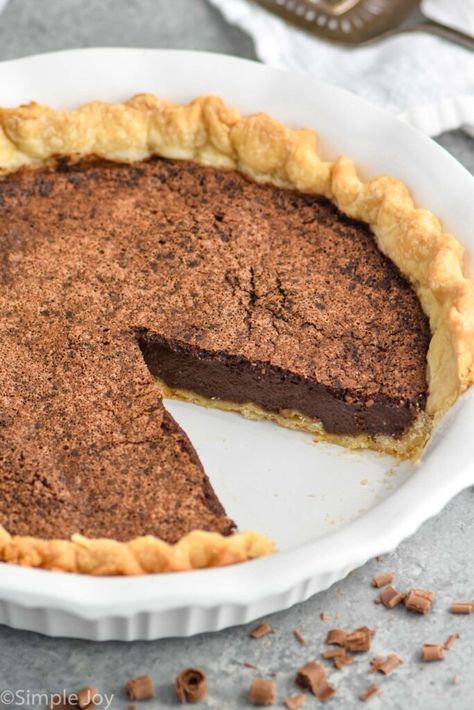 Chocolate Chess Pie is going to be your new go to dessert. This perfect pie tastes like an extra soft and chocolatey brownie in the best pie crust. Easy Chocolate Chess Pie, Angus Barn Chocolate Chess Pie, Southern Chocolate Pie, Chocolate Ganache Pie, Chocolate Chess Pie Recipe Easy, Chocolate Chess Pie Recipe, Chocolate Chess Pie, Chess Pie, Chocolate Pie Recipes