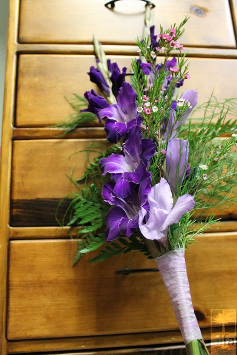 Gladiolas make a great statement in this bouquet. Gladiolus Flower Wedding, Gladioli Drawing, Gladiolus Wedding Bouquet, Gladioli Tattoo, Gladiolus Wedding, Gladiolus Arrangements, Gladiolus Bouquet, Purple Flowers Garden, August Birth Flower