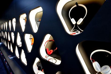 Product Display Wall, Product Display Design, Headphone Display, Electronics Store Design, Mobile Shop Design, Retail Store Interior Design, Cave Wall, Retail Inspiration, Exhibit Design