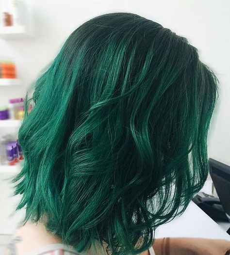 30+ Glamorous Green Hair Styles | momooze #greenhair Green Hair Styles, Emerald Green Hair, Kendall Jenner Hair, Jenner Hair, Dark Green Hair, Hair Color Streaks, Hair Color Blue, Platinum Blonde Hair, Jungkook Aesthetic