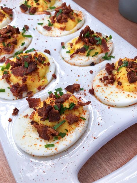 Bacon and Chive Deviled Eggs Kentucky Derby Appetizers, Derby Food, Kentucky Derby Food, Perfect Deviled Eggs, Derby Party Food, Kentucky Derby Party Food, Peeling Hard Boiled Eggs, Summer Food Party, Best Deviled Eggs