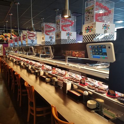 Conveyor belt sushi bars have come and gone in Atlanta, but Kula Revolving Sushi Bar, which opened on Friday in Doraville, is the newest. Conveyor Belt Restaurant, Sushi Belt, Sushi Conveyor Belt, Revolving Sushi Bar, Sushi Bar Design, Sushi Machine, Revolving Sushi, Las Vegas Poster, Sushi Buffet