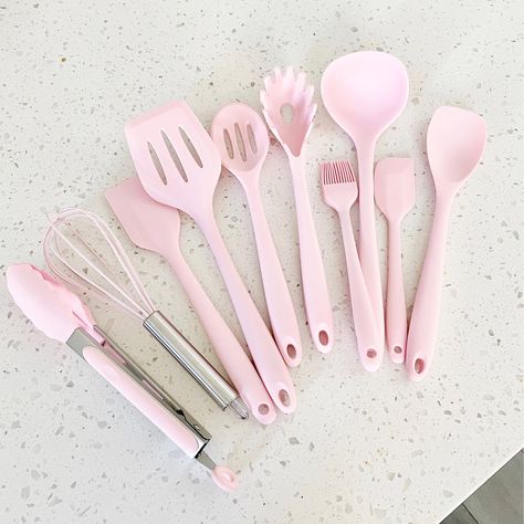 Girly Kitchen Decor, Pink Kitchen Utensils, G Kitchen, Pink Utensils, Pink Kitchen Decor, Girl Apartment Decor, Pink Dishes, Pastel Kitchen, Girly Apartments