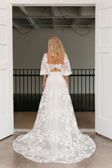 Tara Latour, Modest Lace Wedding Dresses, Lace Texture, Classy Wedding Dress, Strapless Sweetheart Neckline, Sleeve Wedding Dress, Special Dresses, Wedding Dresses Romantic, Dreamy Wedding