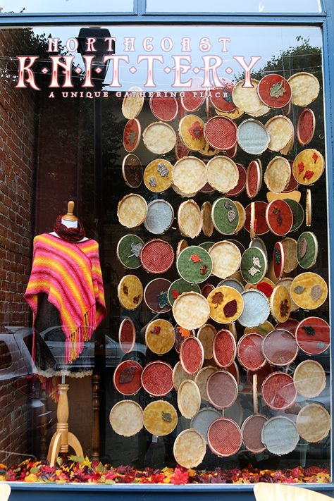 Textile Window Display, Crochet Window Display, Creative Window Display Ideas, Art Store Window Displays, Recycled Window Display, Sewing Shop Window Display, Interior Design Window Display, Fall Store Window Displays Retail, September Window Display Ideas