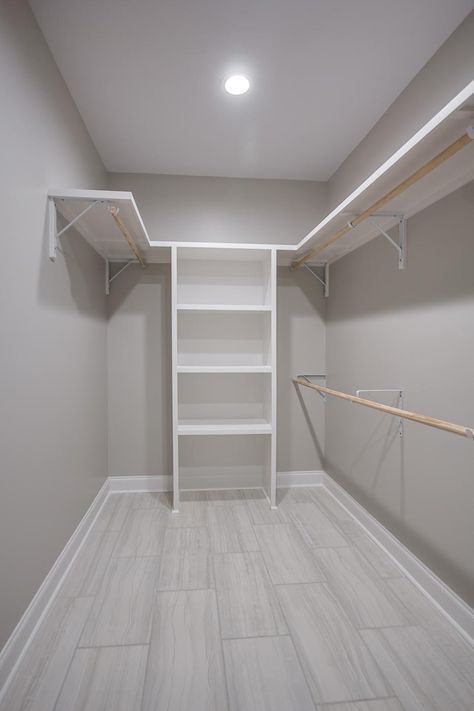 Armario dos 7ft Closet Ideas, Closet Flooring Ideas, Closet Flooring, Walk In Closet Ideas, Closet Idea, Master Closet Design, Closet Planning, Desain Pantry, Walk In Closet Design