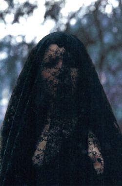 Dark Lady The Woman In Black, Veiled Woman, Oh My Goddess, Lace Veils, Black Veil, Dark Photography, Dark Beauty, Coven, Black Magic