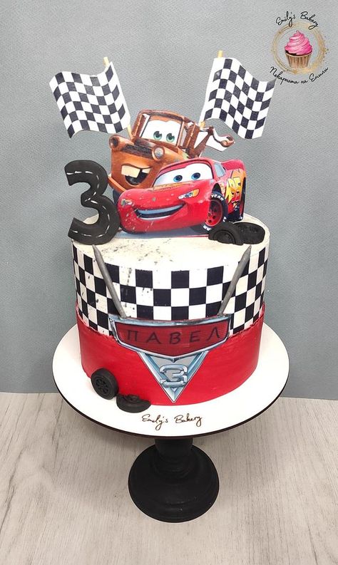 Cake Cars Birthday, Diy Lightning Mcqueen Cake, Pixar Cars Birthday Cake, Pastel Rayo Mcqueen, Cars 2 Cake, Mac Queen Cake Cars, Mcqueen Birthday Cake, Fondant Lightning Mcqueen, Buttercream Lightning Mcqueen Cake