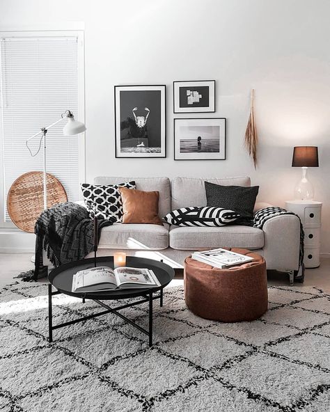 Monochrome | Scandi | Cozy on Instagram: “Hello! I made some changes around here and getting back to cozier again😀 I was planning to finish the tv gallery wall but it's too lovely…” Cozy Scandinavian Living Room, Boho Sisustus, Monochrome Living, Monochrome Living Room, Furnitur Ruang Keluarga, Home Decor Hacks, Living Room Scandinavian, Scandinavian Living, Boho Interior