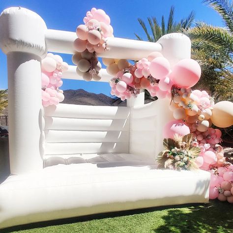 Boss Babe Balloons LLC on Instagram: “Angles!!! #globos #cumpleaños #globo #deco #cumpleañosfeliz #eventos #balloon #balloons #lasvegasballoon #lasvegasballoons #lasvegasevents…” Mini Bounce House, Two Birds One Stone, White Bounce House, Moon Bounce, Kids Ball Pit, Bouncy House, Small Balloons, Moon Party, Bouncy Castle