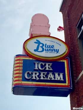 Blue Bunny Ice Cream - le mars ( close to sioux city) Guri Guri Ice Cream, Le Mars Iowa, Bunny Ice Cream, Blue Bunny Ice Cream, Ice Cream Museum Austin, New York Museum Of Ice Cream, Iowa Road Trip, Museum Of Ice Cream Austin, Amana Colonies